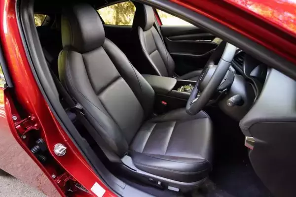 「自動車メーカーにもの申す！　一刻も早く全モデルに標準搭載すべき装備11選」の画像