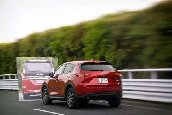 自動車メーカーにもの申す！　一刻も早く全モデルに標準搭載すべき装備11選