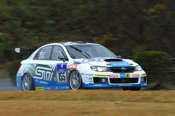 「「ラク」で「楽しい」がイチバン！　歴代スバル・レガシィとレヴォーグに乗って感じたスバル独特のGT性能とは」の画像