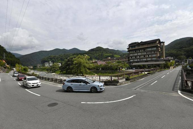 「ラク」で「楽しい」がイチバン！　歴代スバル・レガシィとレヴォーグに乗って感じたスバル独特のGT性能とは