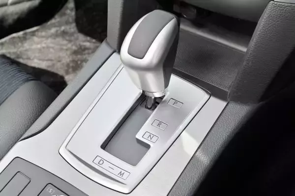 「「ラク」で「楽しい」がイチバン！　歴代スバル・レガシィとレヴォーグに乗って感じたスバル独特のGT性能とは」の画像
