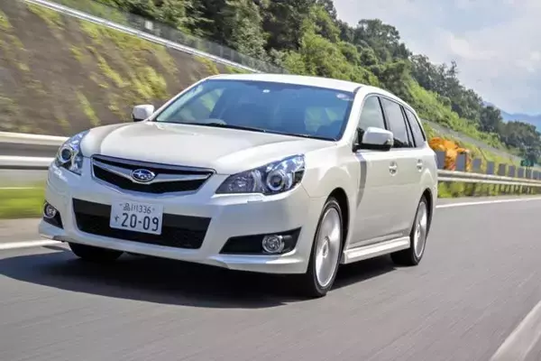 「「ラク」で「楽しい」がイチバン！　歴代スバル・レガシィとレヴォーグに乗って感じたスバル独特のGT性能とは」の画像