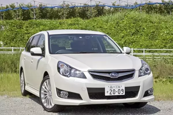 「「ラク」で「楽しい」がイチバン！　歴代スバル・レガシィとレヴォーグに乗って感じたスバル独特のGT性能とは」の画像