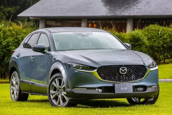 「マツダの新世代SUV「CX-30」が満を持して日本市場デビュー！　239万2500円から」の画像
