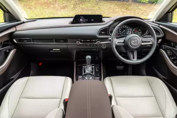 「マツダの新世代SUV「CX-30」が満を持して日本市場デビュー！　239万2500円から」の画像