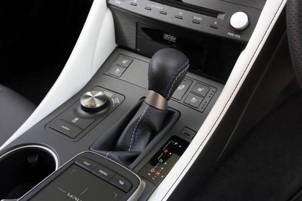 イマドキの賢いatでも手動変速は必要 オートマ車のマニュアルモードの使い道とは 19年9月24日 エキサイトニュース イマドキの賢いatでも手動変速は必要 オートマ車のマニュアルモードの使い道とは 19年9月24日 エキサイトニュース