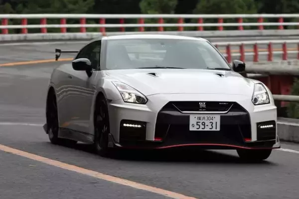 「これならアオリ被害を防げる!?　「オラオラ顔」ならぬ「オラオラ尻」のクルマ4選」の画像