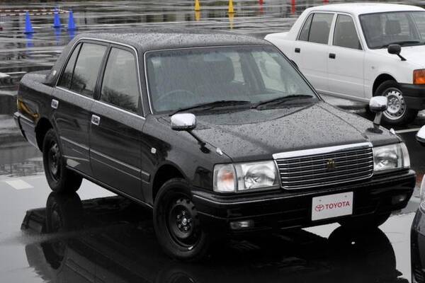 Jpnタクシーで大丈夫 ドイツに並ぶメルセデス ベンツeクラスタクシーを見て思うクラウンの重要さ 19年9月23日 エキサイトニュース