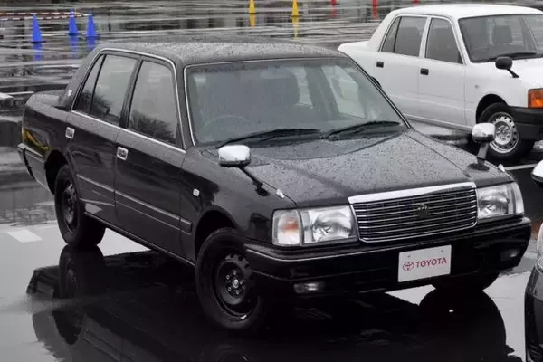 JPNタクシーで大丈夫？　ドイツに並ぶメルセデス・ベンツEクラスタクシーを見て思うクラウンの重要さ