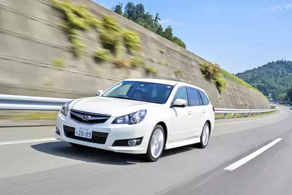 「20年越しの夢叶う！　若手女性編集者が憧れの「レガシィ・ツーリングワゴン」に乗って受けた衝撃とは」の画像