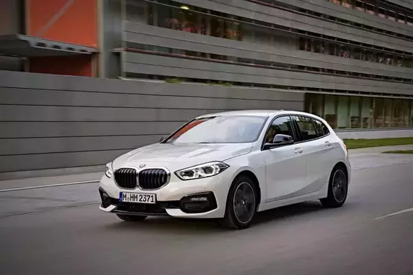 「なぜFRをやめた？　BMW1シリーズが伝統を捨ててFF化した理由とは」の画像
