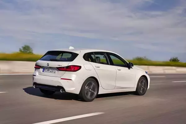 「なぜFRをやめた？　BMW1シリーズが伝統を捨ててFF化した理由とは」の画像