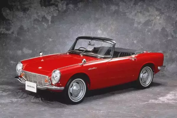 「脅威的な当たり年！　東京オリンピックの1964年に誕生した名車５選」の画像