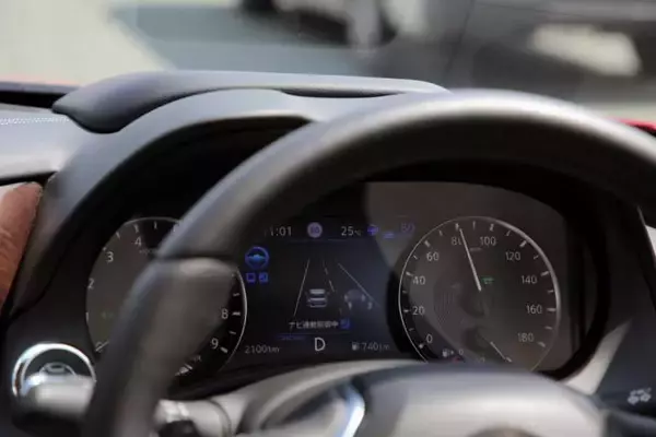 「自動運転化は運転下手の救世主じゃない！　レーシングドライバーが「手放し運転」を経験して感じた恐れとは」の画像