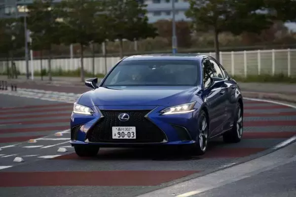 「「HID」より暗いのになぜ？　いまクルマのヘッドライトに「LED」が積極採用されるワケ」の画像