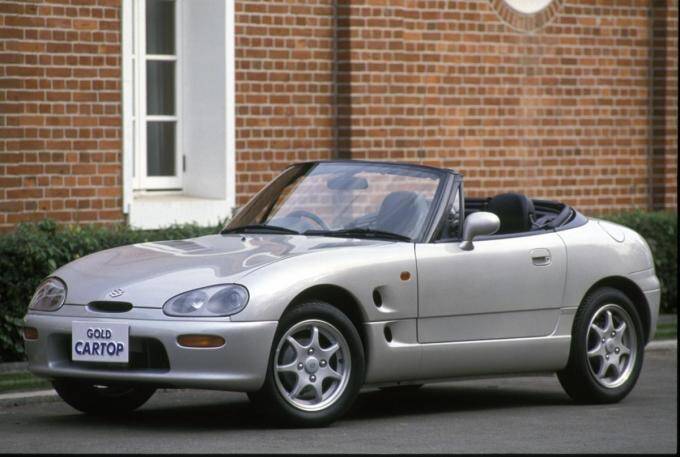 屋根の開閉でひと苦労！　せっかくのオープンカーなのに開ける気がおきないクルマ３選