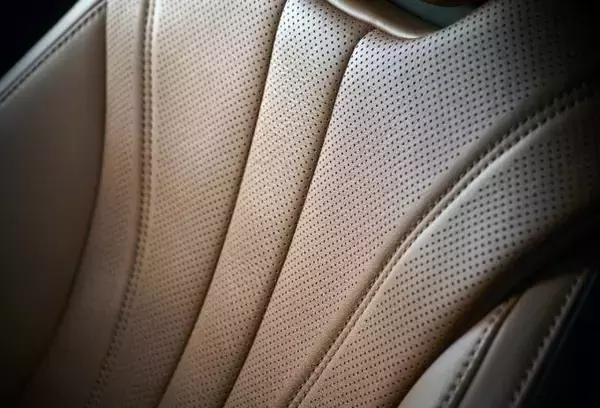 「レクサスLCとISに匠の技から最先端テクノロジーまで投入した特別仕様車が登場」の画像