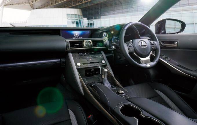 レクサスLCとISに匠の技から最先端テクノロジーまで投入した特別仕様車が登場