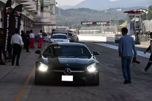 「速さと燃費で勝負するエコカーカップ！　富士スピードウェイ初体験の女性新人編集部員がいきなり挑戦」の画像