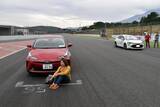「速さと燃費で勝負するエコカーカップ！　富士スピードウェイ初体験の女性新人編集部員がいきなり挑戦」の画像12