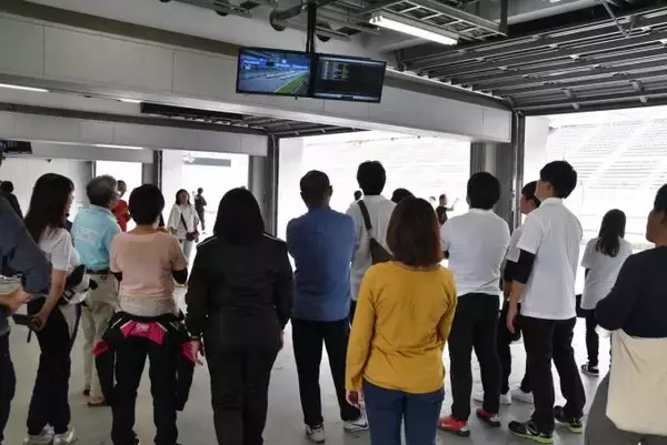 「速さと燃費で勝負するエコカーカップ！　富士スピードウェイ初体験の女性新人編集部員がいきなり挑戦」の画像