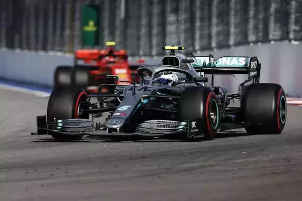 「スープラは時代に逆行？　レーシングドライバーがショートホイールベースの採用に疑問符を投げかける」の画像