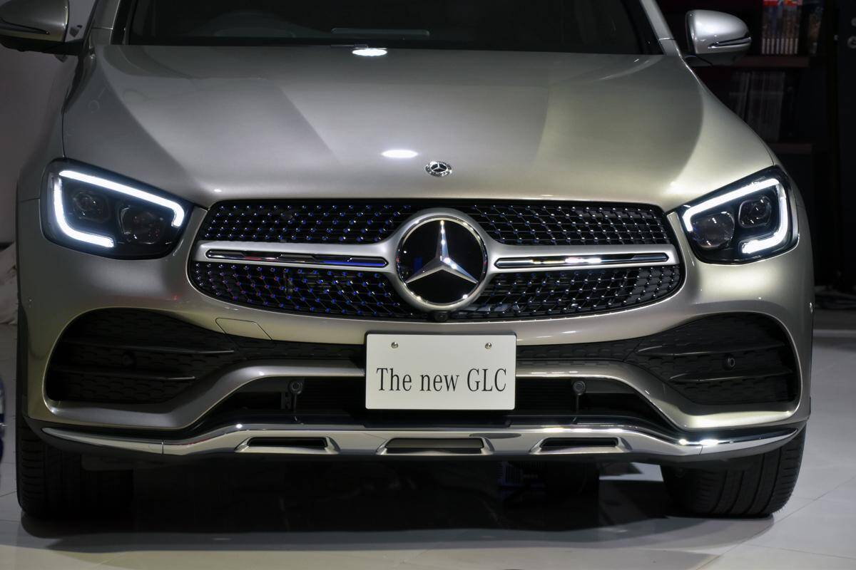 メルセデス・ベンツ新型GLCが登場！　パワフルな走りを予感させる内外装を纏う