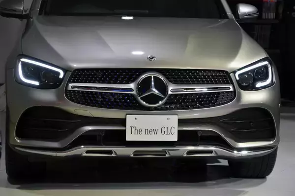 「メルセデス・ベンツ新型GLCが登場！　パワフルな走りを予感させる内外装を纏う」の画像