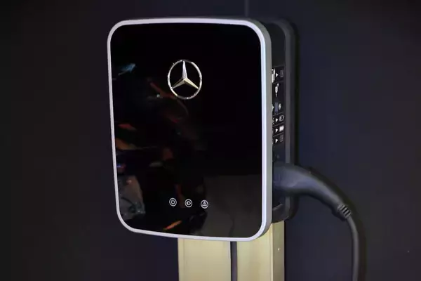 「【試乗】メルセデス・ベンツ「EQC」が日本上陸！　EVらしからぬ走りに驚き」の画像