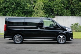 VIP御用達は間違いなし！　年内発売予定のトヨタ・グランエースが初披露【東京モーターショー2019】