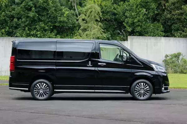 VIP御用達は間違いなし！　年内発売予定のトヨタ・グランエースが初披露【東京モーターショー2019】