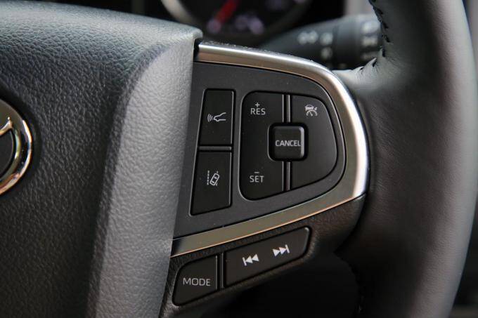 VIP御用達は間違いなし！　年内発売予定のトヨタ・グランエースが初披露【東京モーターショー2019】