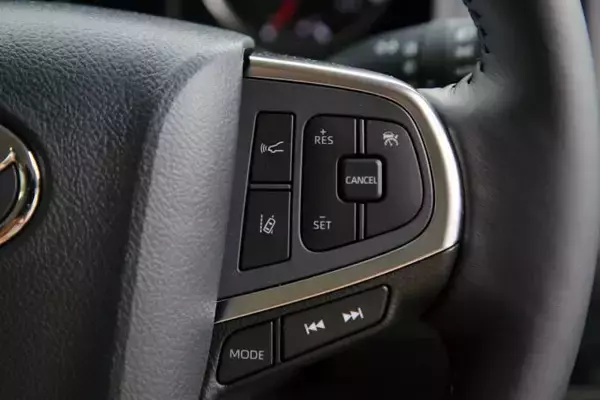 「VIP御用達は間違いなし！　年内発売予定のトヨタ・グランエースが初披露【東京モーターショー2019】」の画像