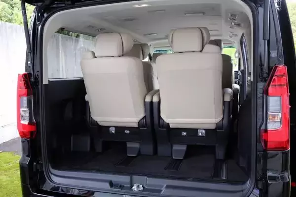 「VIP御用達は間違いなし！　年内発売予定のトヨタ・グランエースが初披露【東京モーターショー2019】」の画像