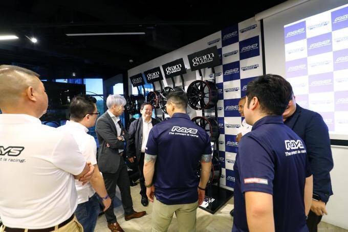 メイド・イン・ジャパンが世界を席巻！　RAYSがシンガポールで新作ホイールを発表