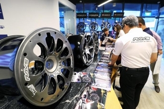 メイド・イン・ジャパンが世界を席巻！　RAYSがシンガポールで新作ホイールを発表