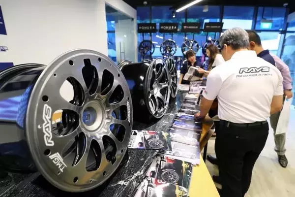 メイド・イン・ジャパンが世界を席巻！　RAYSがシンガポールで新作ホイールを発表