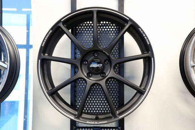 メイド・イン・ジャパンが世界を席巻！　RAYSがシンガポールで新作ホイールを発表