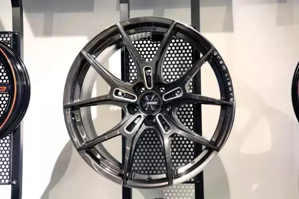 「メイド・イン・ジャパンが世界を席巻！　RAYSがシンガポールで新作ホイールを発表」の画像