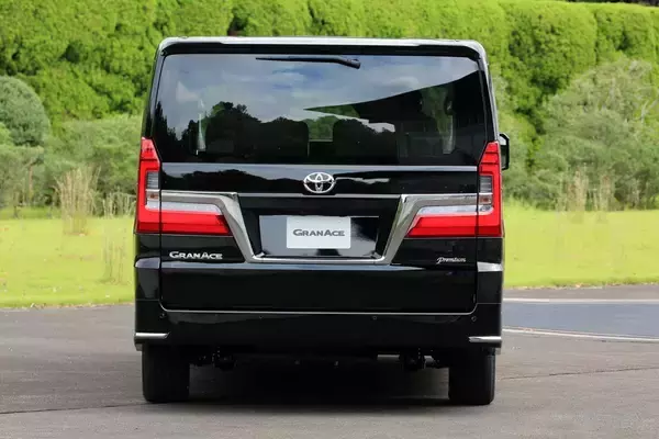 「トヨタが「グランエース」発表で新規車種を歓迎するはずの販売現場から上がった「動揺」の声とは」の画像