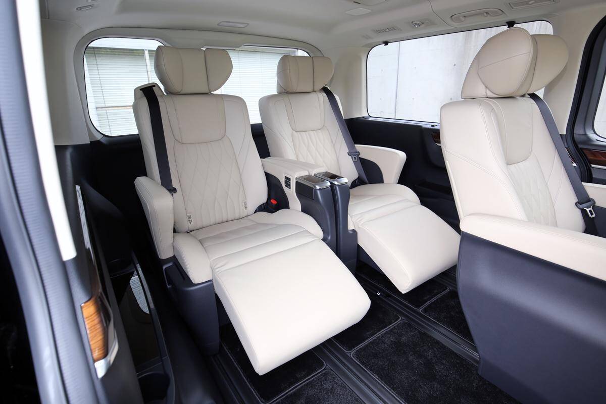 トヨタが「グランエース」発表で新規車種を歓迎するはずの販売現場から上がった「動揺」の声とは