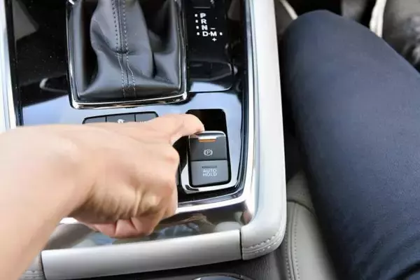 「メーカーの独自色を出してどうする！　操作や名称を統一すべきクルマの装備９選」の画像