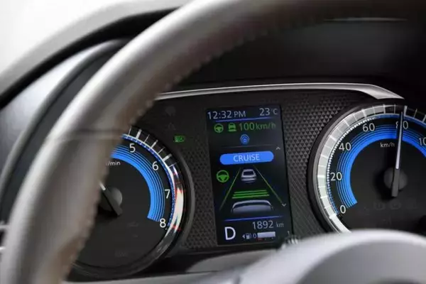 「メーカーの独自色を出してどうする！　操作や名称を統一すべきクルマの装備９選」の画像