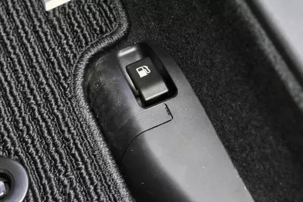 「メーカーの独自色を出してどうする！　操作や名称を統一すべきクルマの装備９選」の画像