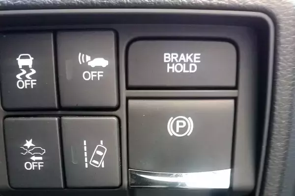 「メーカーの独自色を出してどうする！　操作や名称を統一すべきクルマの装備９選」の画像