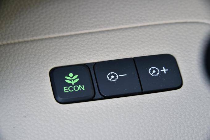 メーカーの独自色を出してどうする！　操作や名称を統一すべきクルマの装備９選