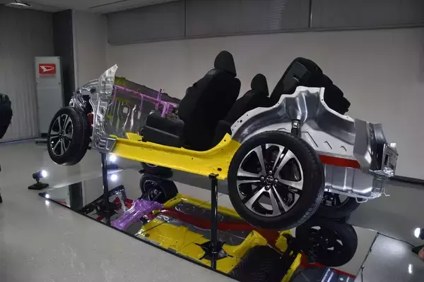 ダイハツから新車種「ロッキー」が登場！　SUVらしさと取り回しやすさを両立