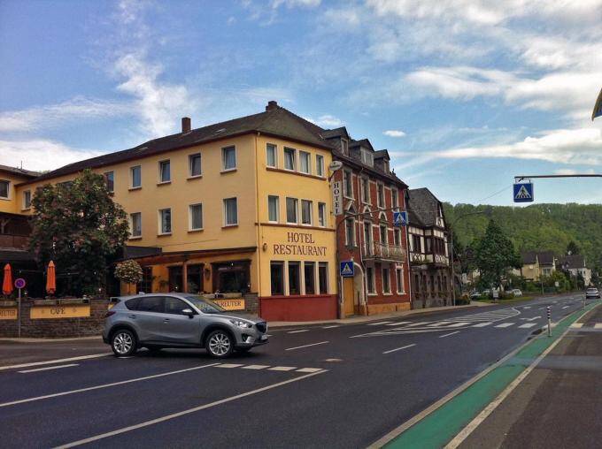 クルマ好きなら死ぬまでに1度は走れ！　レーシングドライバーが推すドイツのドライブルート３選