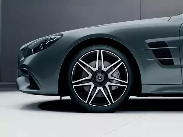 「専用デザインホイールと上級装備を満載！　メルセデス・ベンツSLの特別仕様車「グランドエディション」登場」の画像