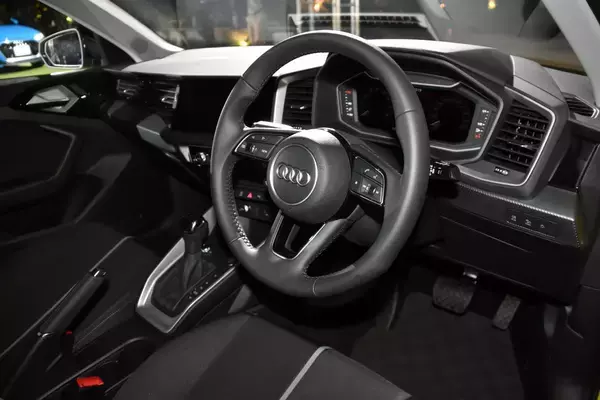 「アウディから新型A1 Sportbackが登場！　コンパクトなボディとしながら室内空間を拡大」の画像